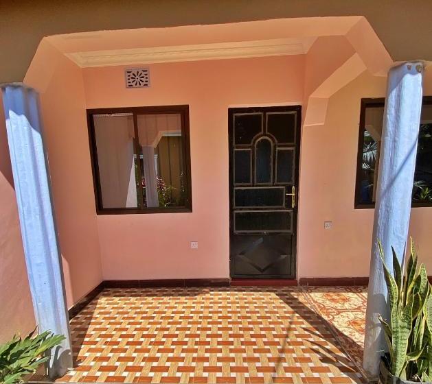 هاستل Nguruma House Of Travellers And Tours