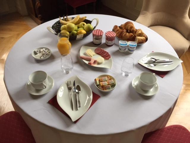 민박 Château De Montbraye