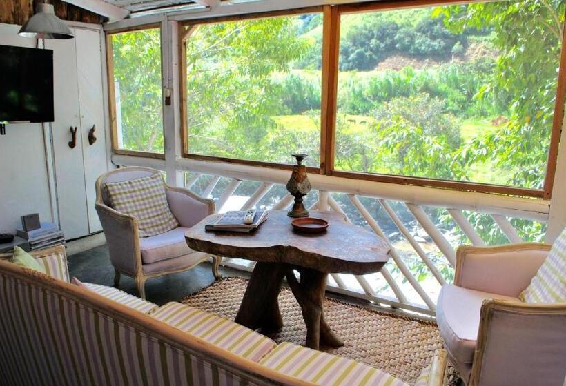 住宿加早餐  Pacheco Farmhouse   Intag Valley