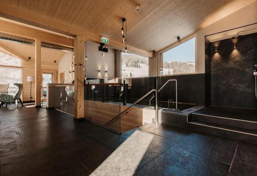 Hofgut Apartment & Lifestyle Resort Wagrain