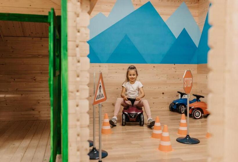 Hofgut Apartment & Lifestyle Resort Wagrain