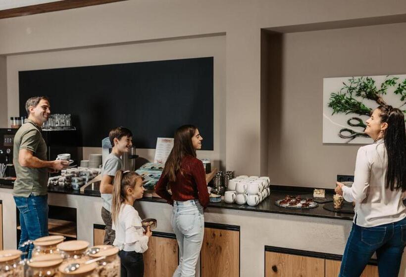 Hofgut Apartment & Lifestyle Resort Wagrain