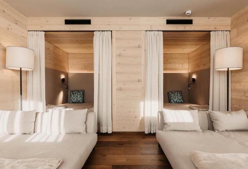 Hofgut Apartment & Lifestyle Resort Wagrain