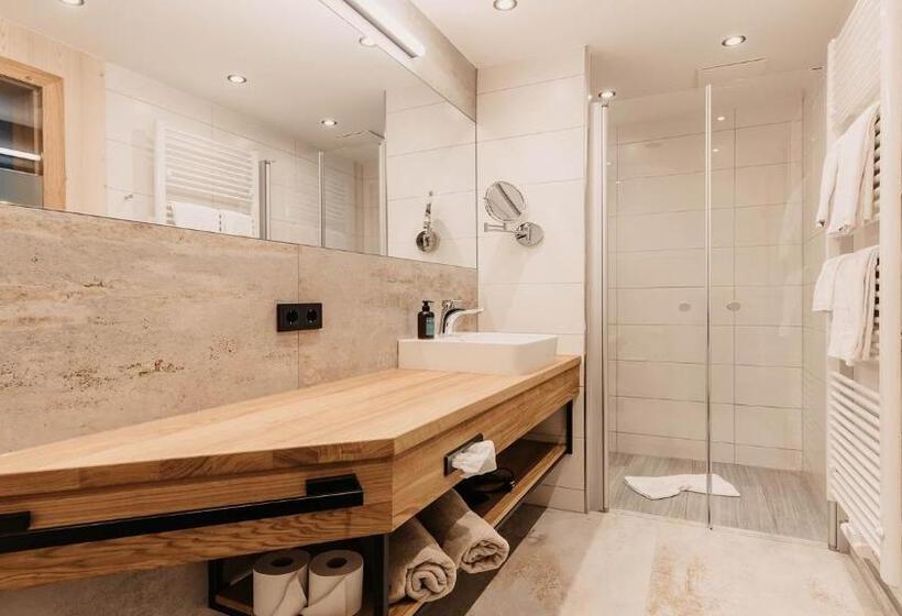 Hofgut Apartment & Lifestyle Resort Wagrain