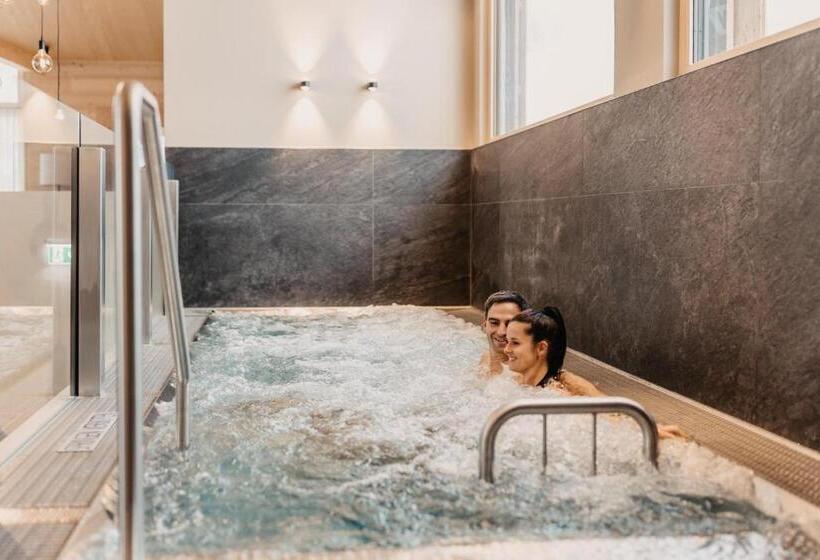 Hofgut Apartment & Lifestyle Resort Wagrain