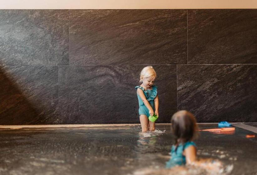 Hofgut Apartment & Lifestyle Resort Wagrain