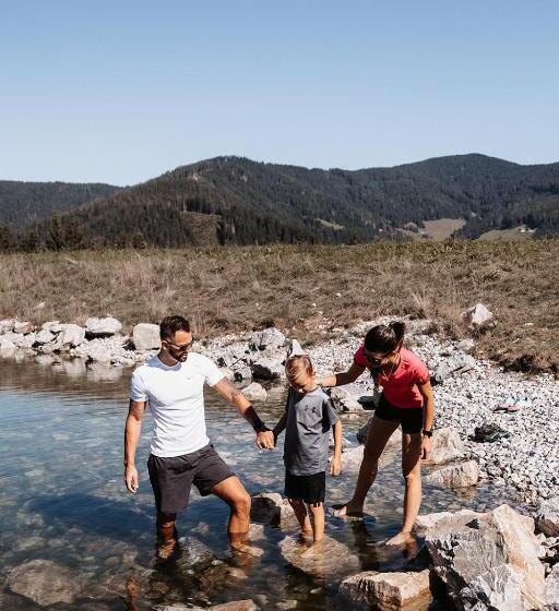 Hofgut Apartment & Lifestyle Resort Wagrain