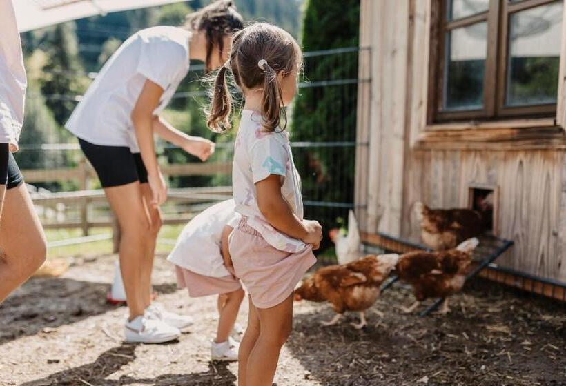 Hofgut Apartment & Lifestyle Resort Wagrain