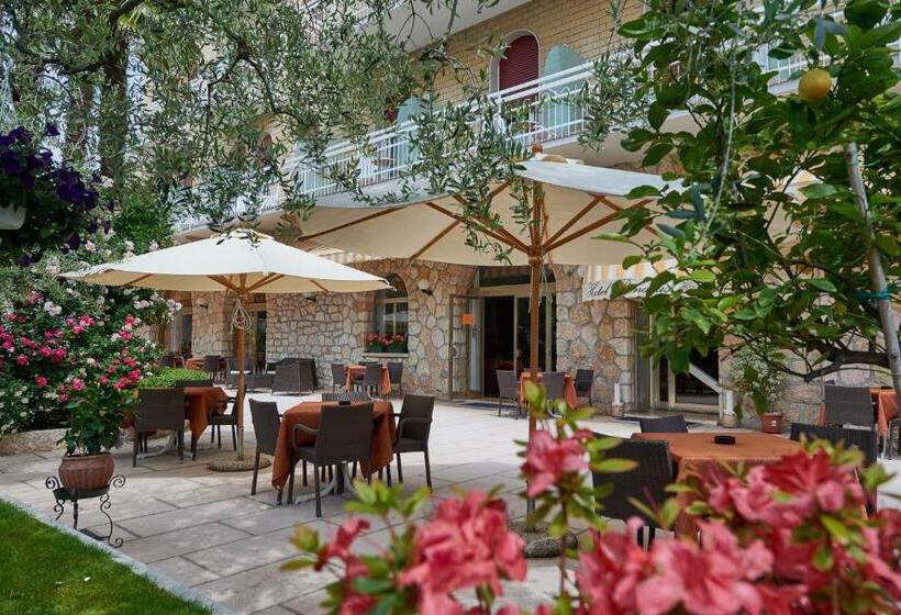 فندق Benacus Torri Del Benaco