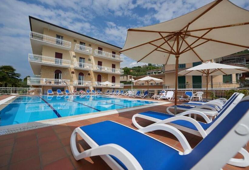 فندق Benacus Torri Del Benaco