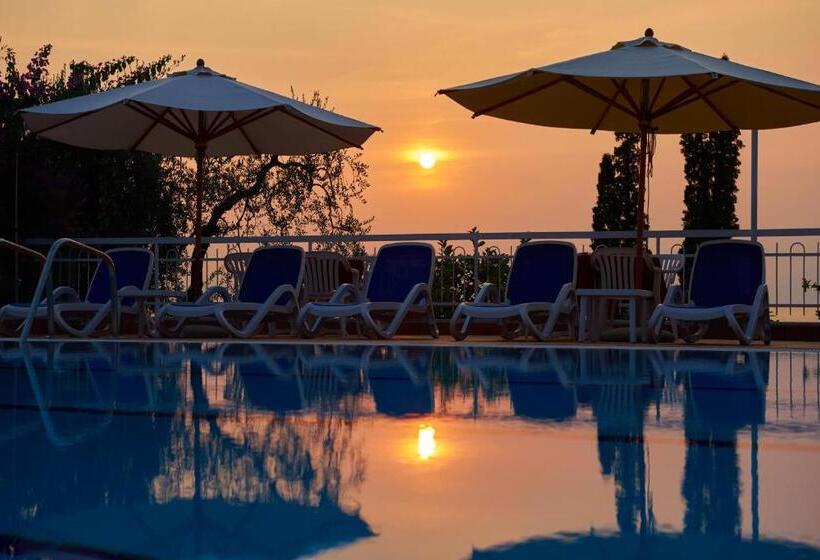 فندق Benacus Torri Del Benaco