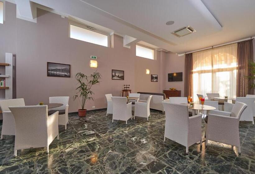 فندق Benacus Torri Del Benaco