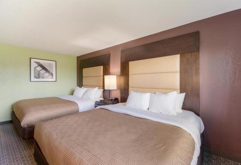 فندق Clarion Inn