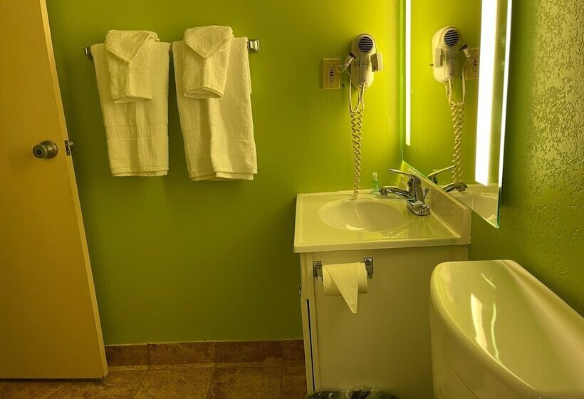 فندق Clarion Inn