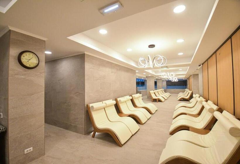 Отель Mirage Resort & Spa