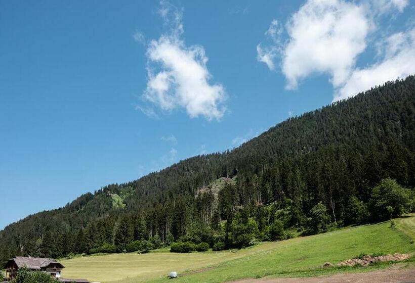 فندق Neusacherhof