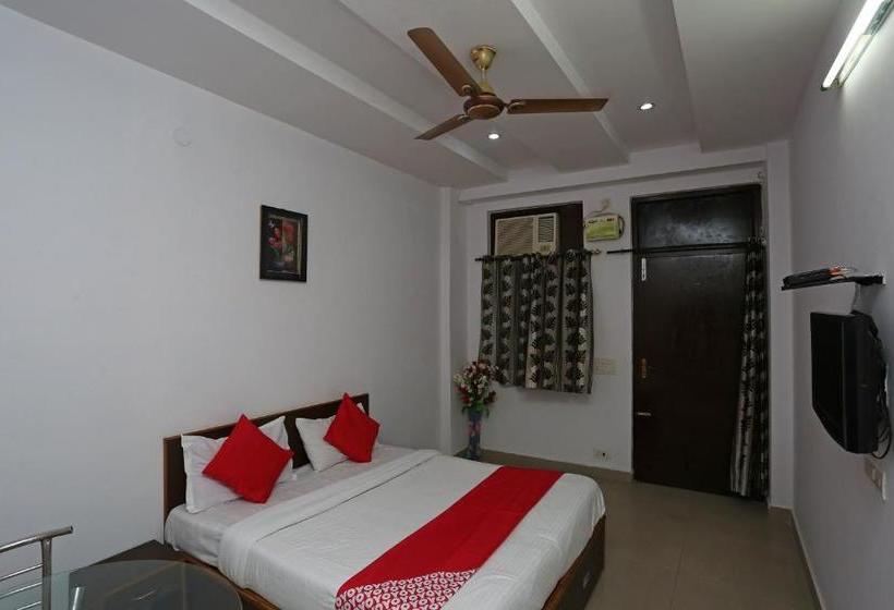 Hotel Oyo 37817  Paradise