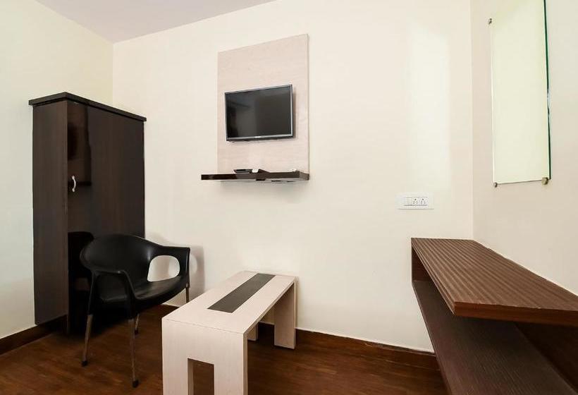 בית מלון כפרי Oyo 39904 Swarna Palace