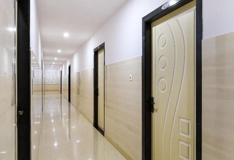 בית מלון כפרי Oyo 39904 Swarna Palace