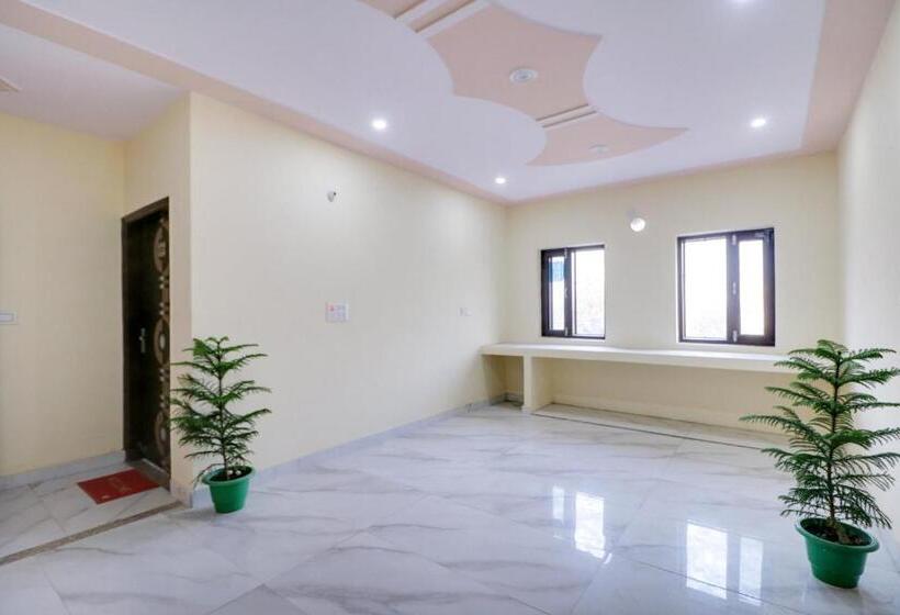 호텔 Oyo 76230 Akash Guest House