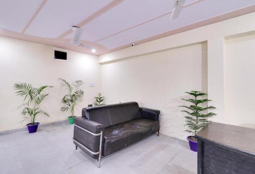 호텔 Oyo 76230 Akash Guest House