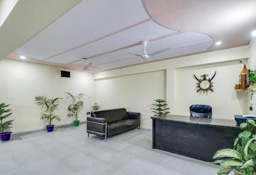 호텔 Oyo 76230 Akash Guest House