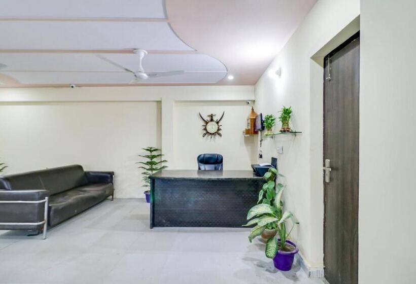 호텔 Oyo 76230 Akash Guest House