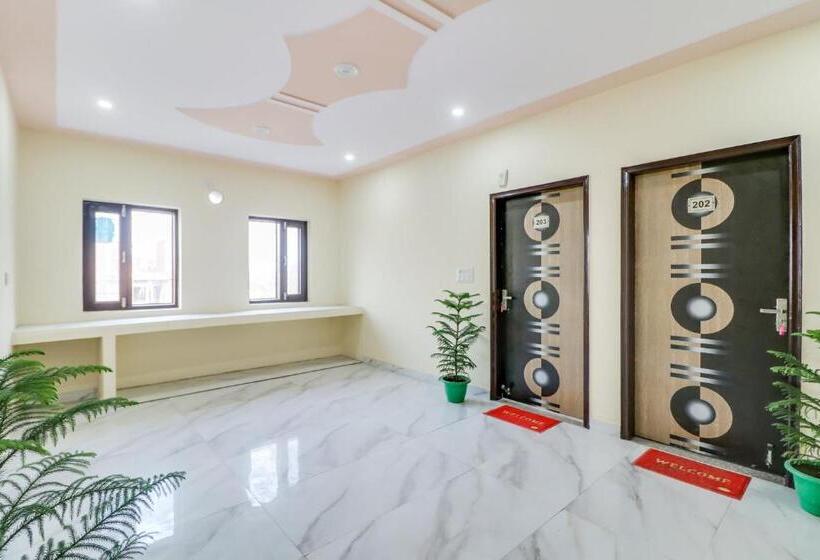 호텔 Oyo 76230 Akash Guest House