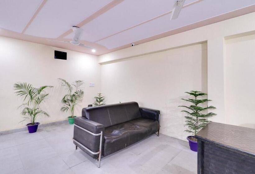 호텔 Oyo 76230 Akash Guest House