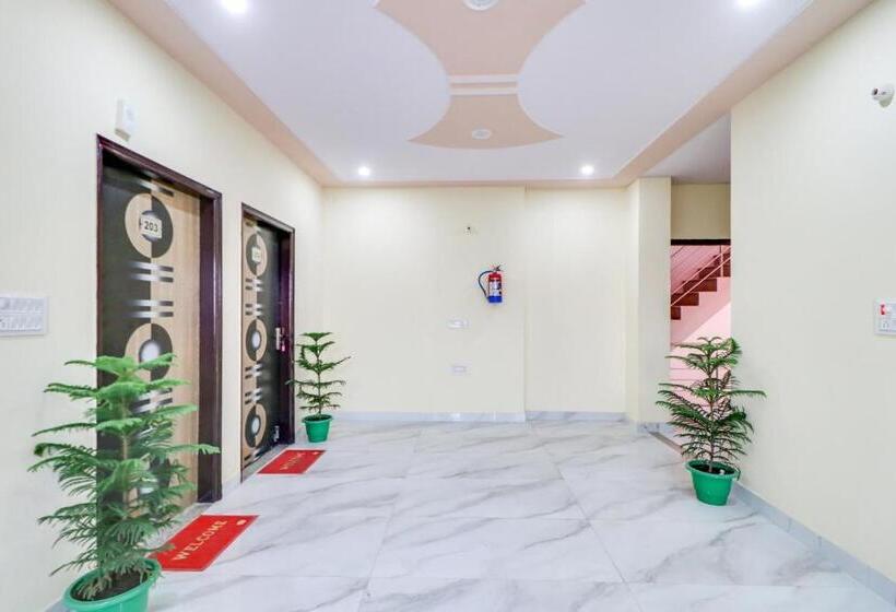 호텔 Oyo 76230 Akash Guest House