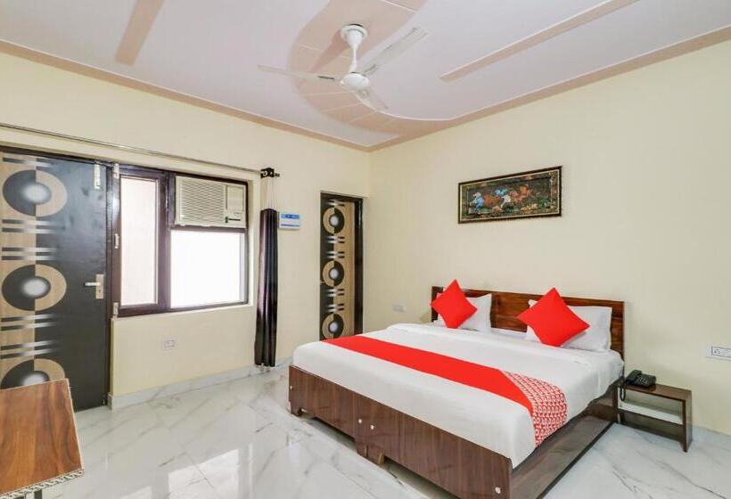 호텔 Oyo 76230 Akash Guest House