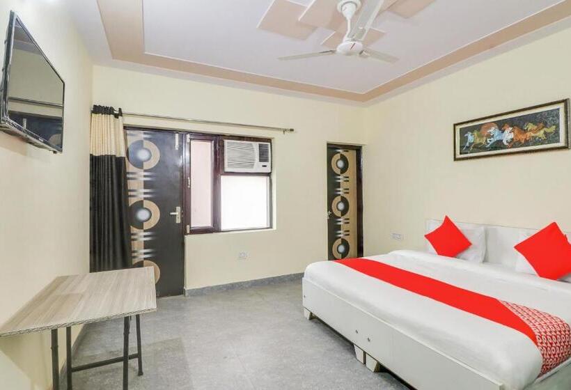 호텔 Oyo 76230 Akash Guest House