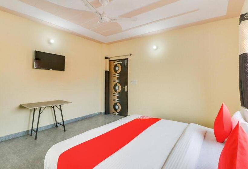 호텔 Oyo 76230 Akash Guest House