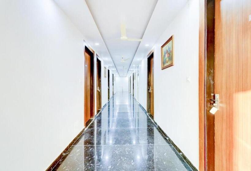 호텔 Ratan The Pacific