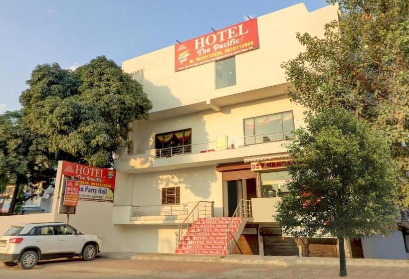 호텔 Ratan The Pacific