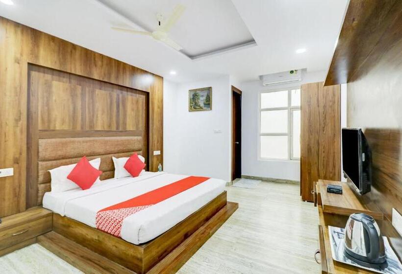 호텔 Ratan The Pacific