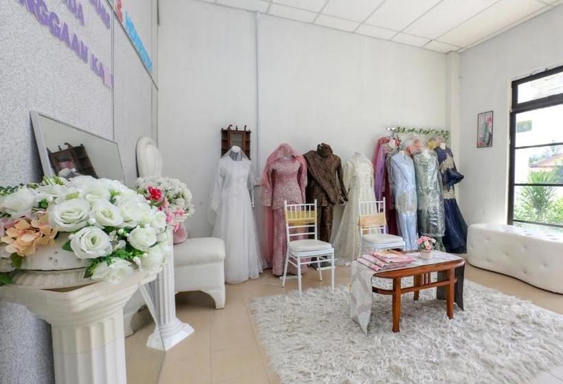 Отель Oyo 90115 Citra Kadok & Banquet Hall