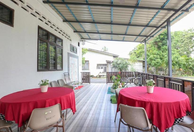 Отель Oyo 90115 Citra Kadok & Banquet Hall