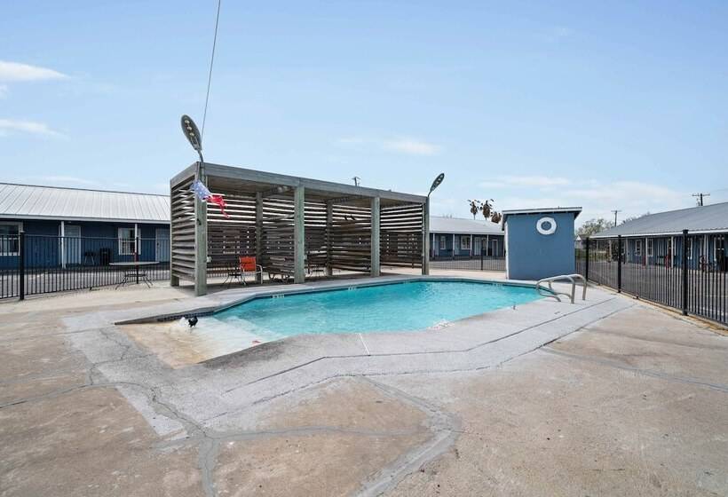 فندق Oyo  Rockport Bay View