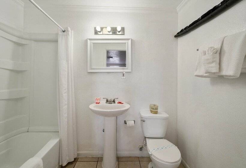 فندق Oyo  Rockport Bay View