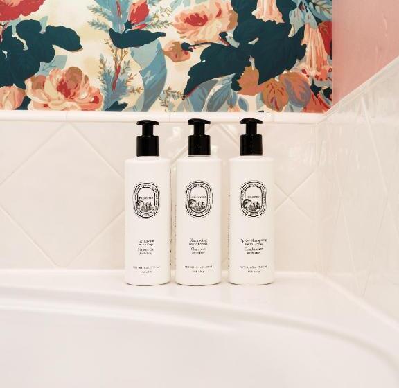 בית מלון כפרי Palihouse Santa Barbara