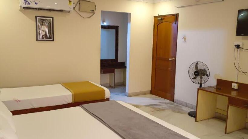 호텔 Sridhar Lodge