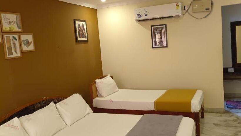 호텔 Sridhar Lodge