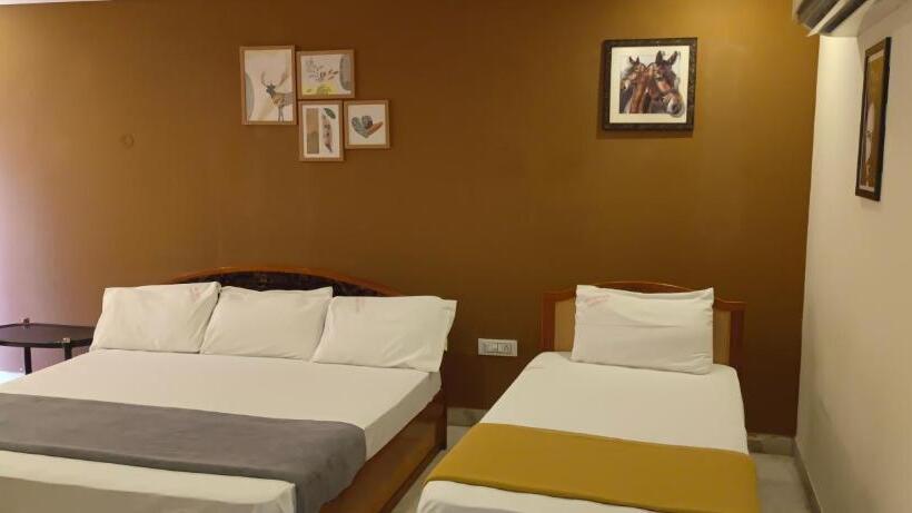 호텔 Sridhar Lodge