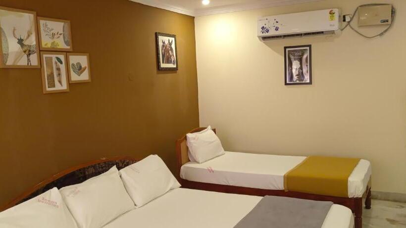 호텔 Sridhar Lodge