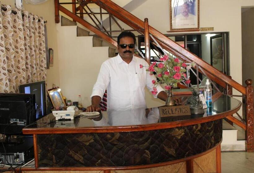 호텔 Sridhar Lodge