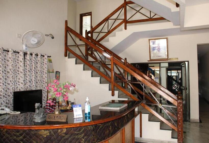 호텔 Sridhar Lodge