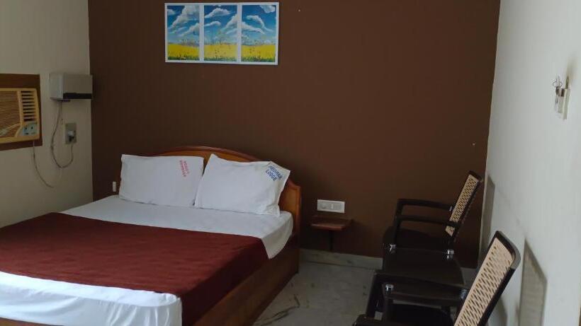 호텔 Sridhar Lodge