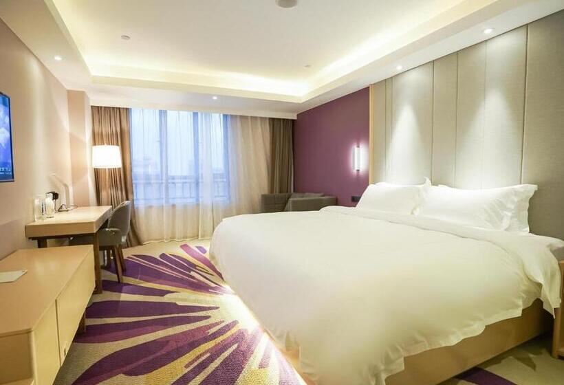 Lavande Hotel Jingmen Planet World City
