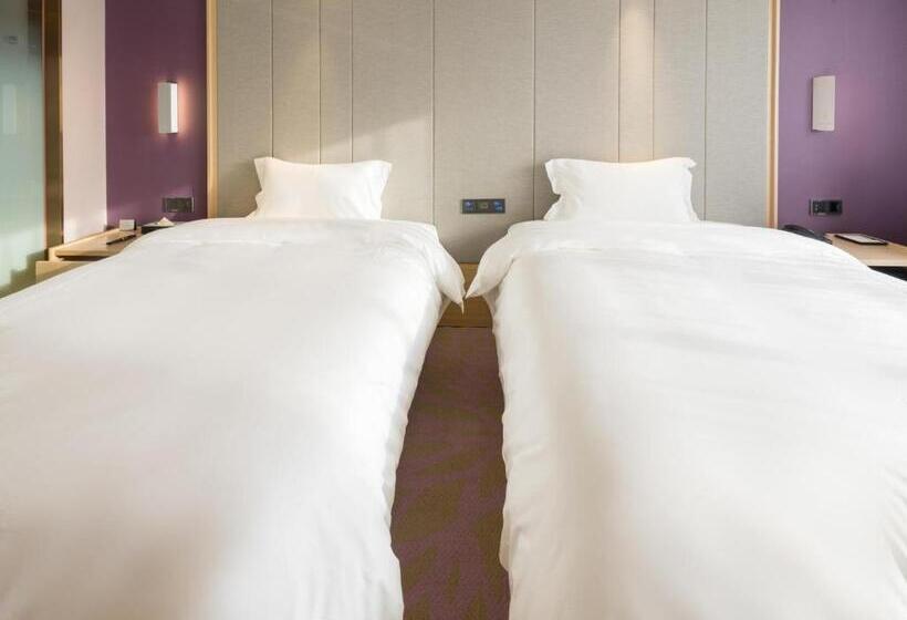 Lavande Hotel Jingmen Planet World City